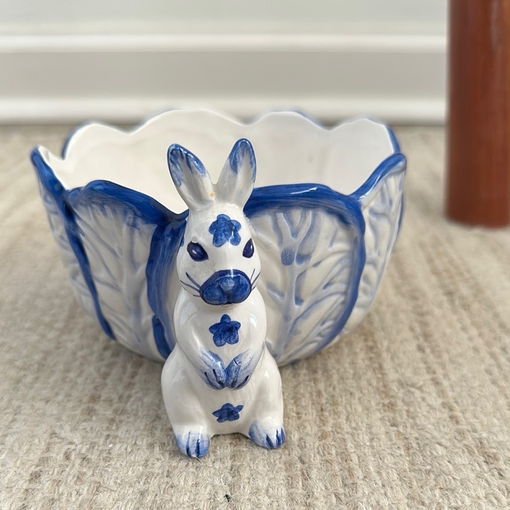 Ceramic bunny cabbage bowl